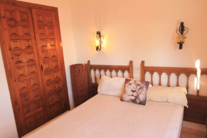 Room 5 of 16