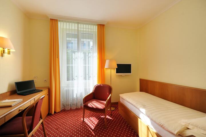 Room 13 of 65