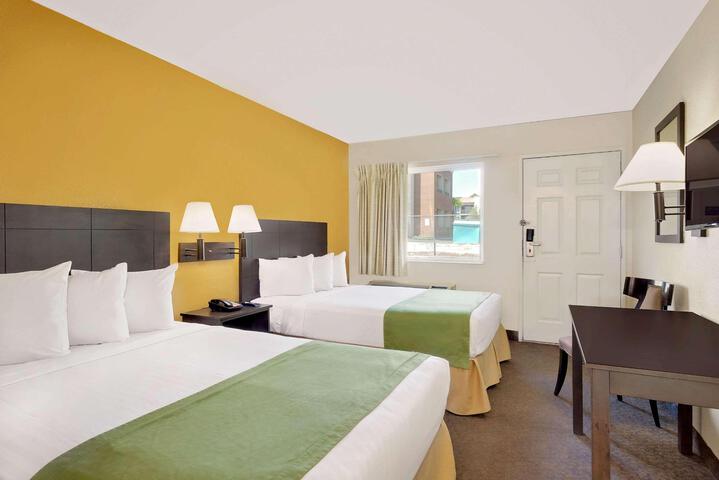 Standard Room, King or Two Doubles (8 of 40)