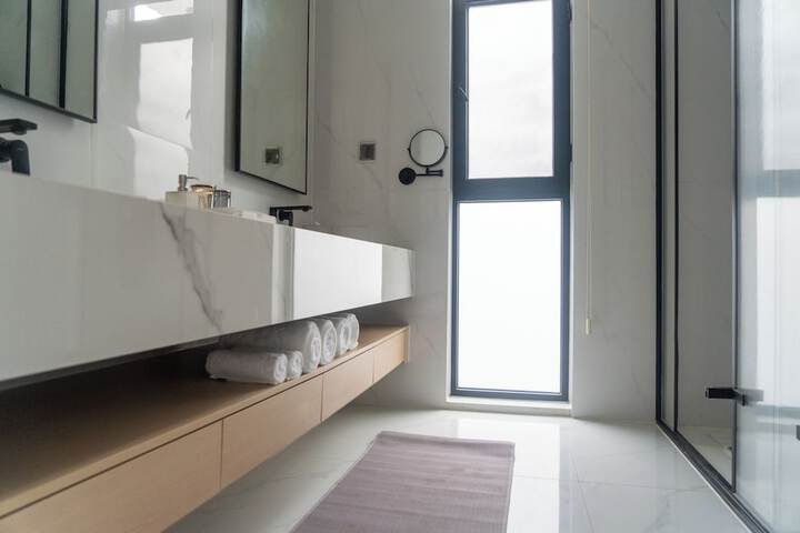 Room 73 of 163