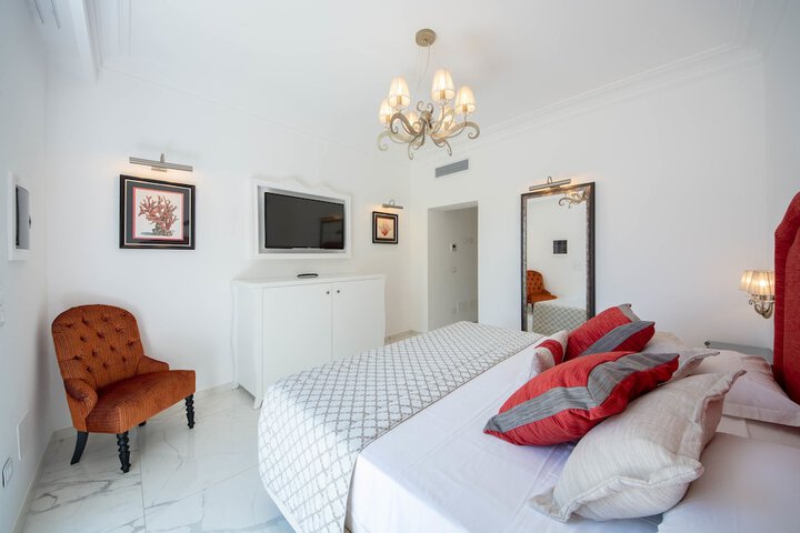 Room 6 of 70
