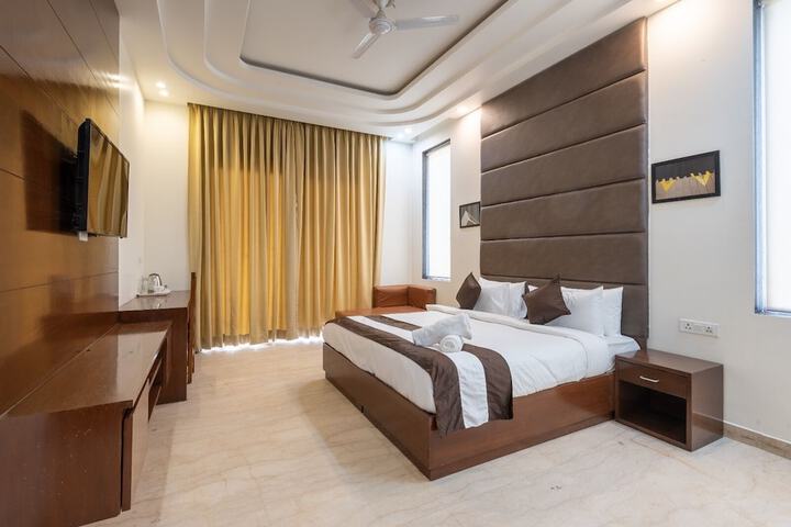 Room 9 of 30