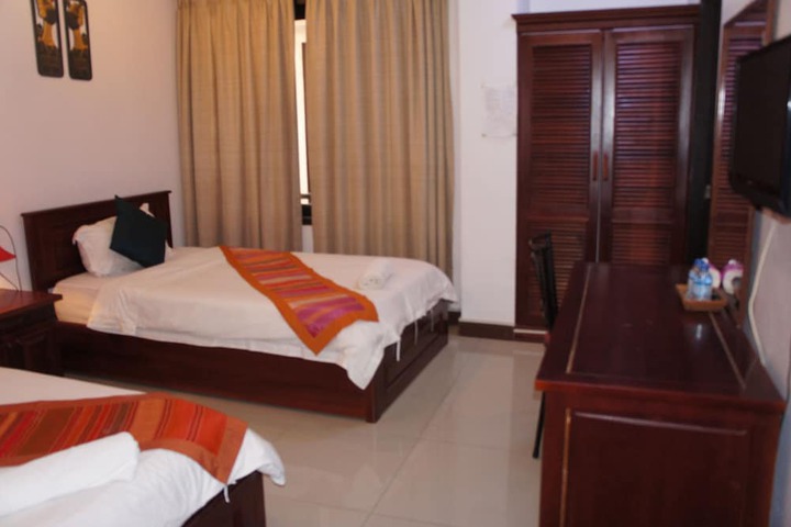 Room 8 of 33