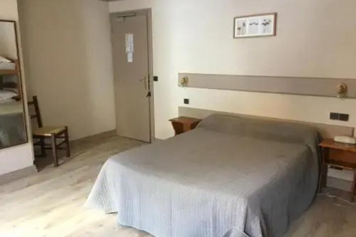 Room 10 of 17