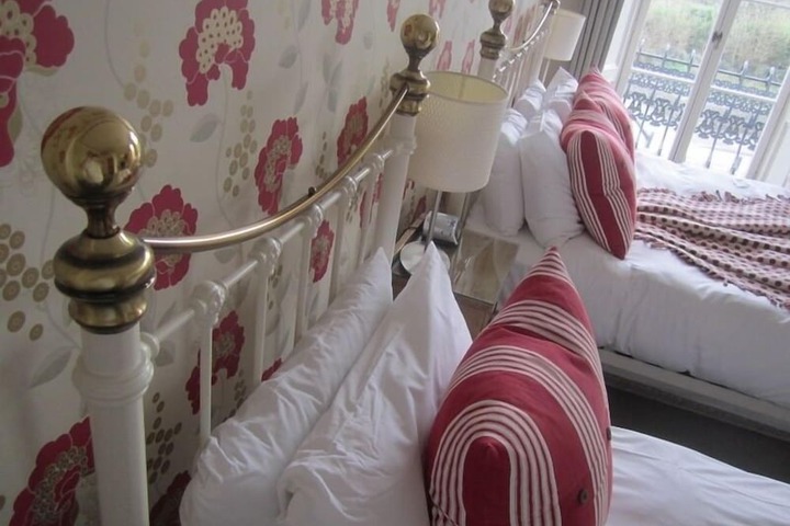 Room 9 of 38