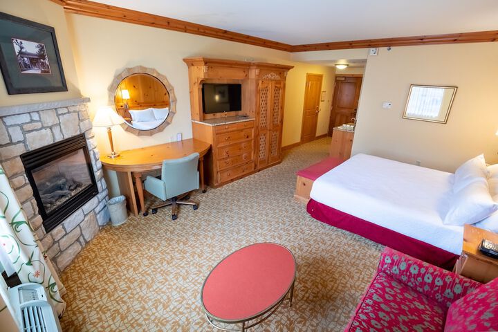 Premier King Bed (7 of 9)