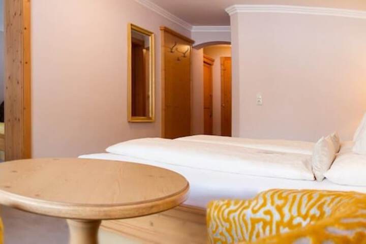 Room 4 of 91