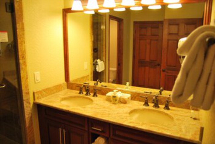 Room 4 of 7