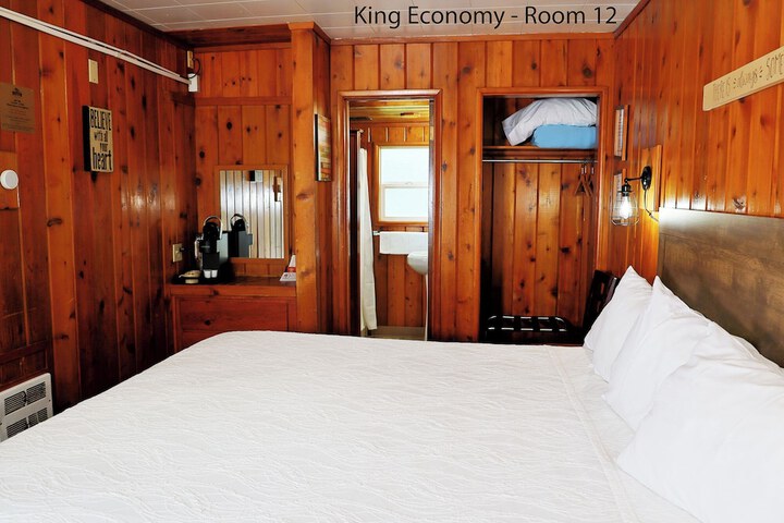 Room 38 of 341