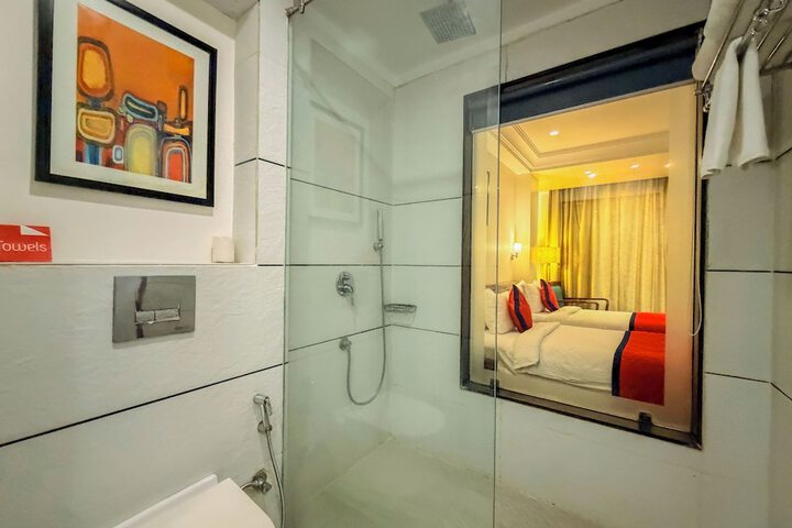 Room 25 of 48