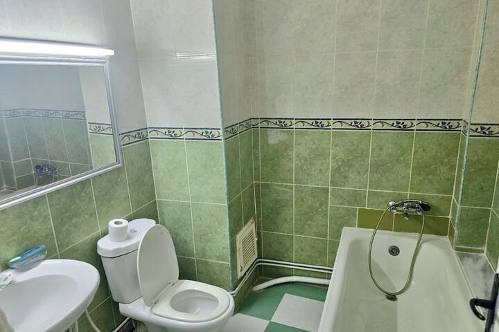 Room 7 of 12