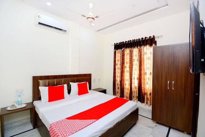 Room 9 of 33