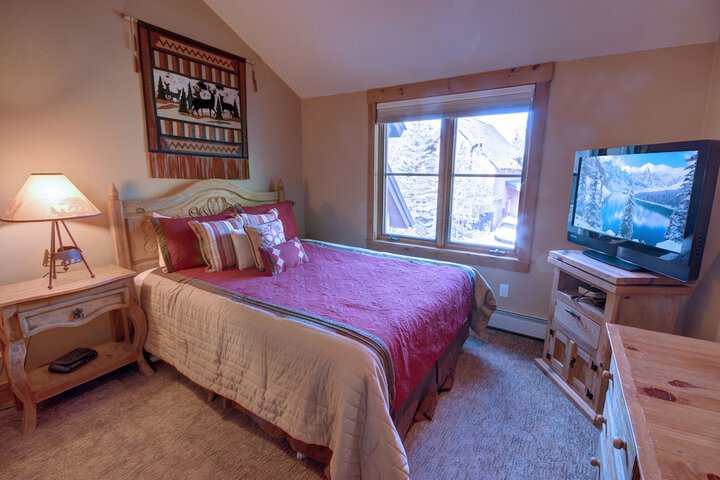 Room 3 of 37