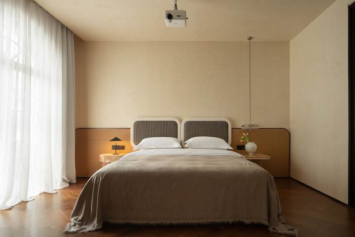 Room 28 of 79