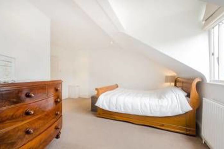 Room 5 of 13