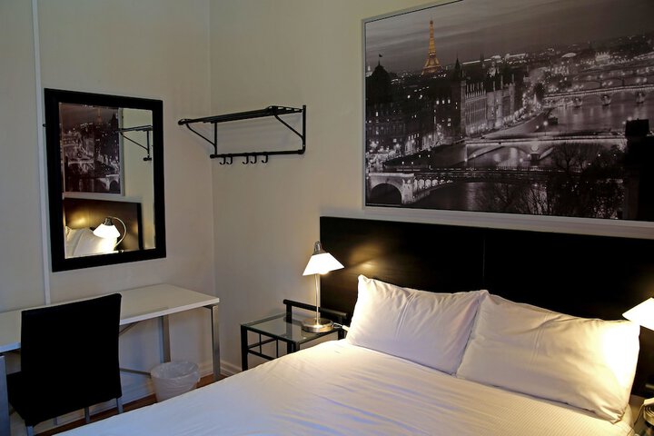 Room 2 of 37