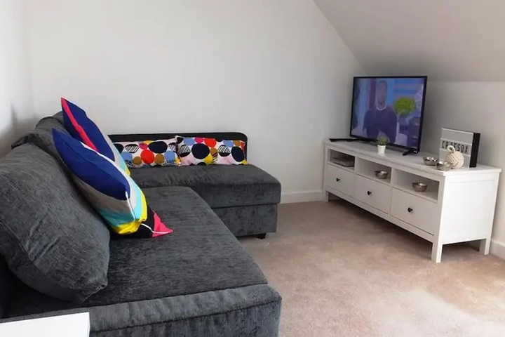 Room 4 of 12