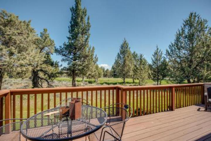 Exterior of Eagle Crest Resorts Finest Townhome