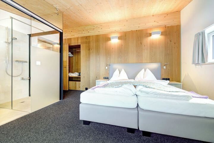 Room 42 of 76