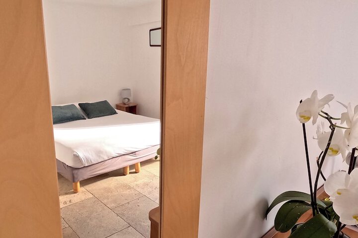 Room 9 of 39