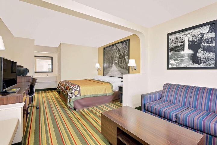 1 King Bed (5 of 7)