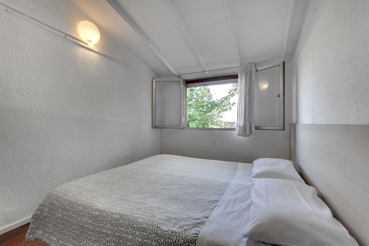 Room 9 of 87