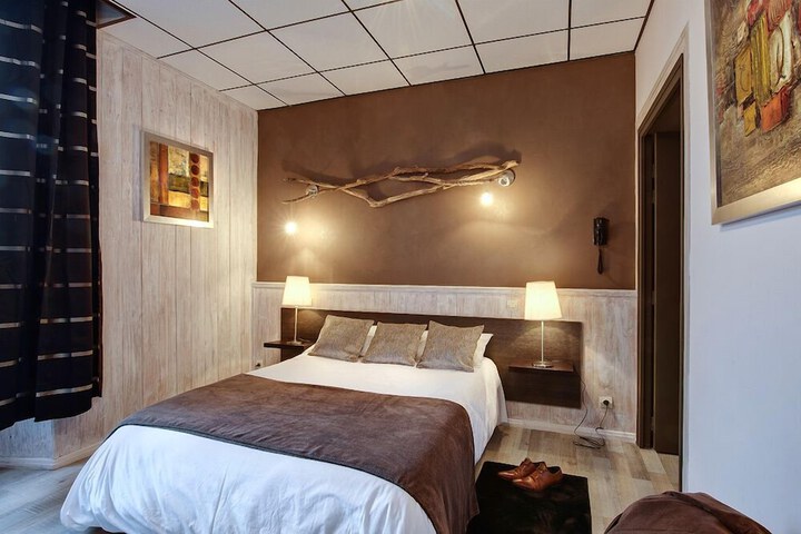 Room 8 of 18