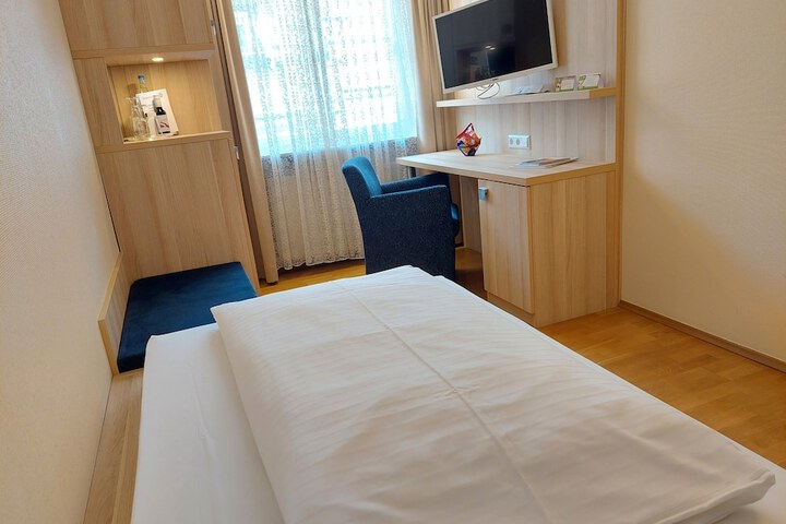 Room 18 of 76