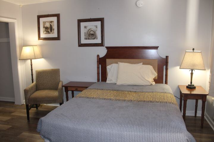 Deluxe Single Queen Bed (22 of 50)