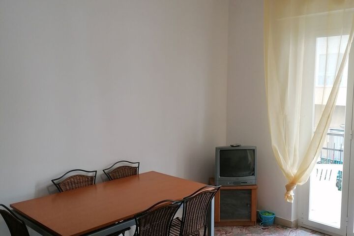 Room 13 of 38