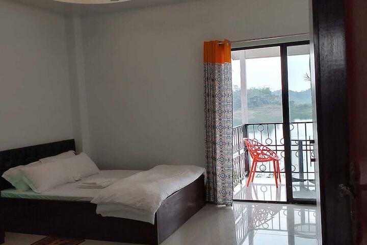Room 6 of 30