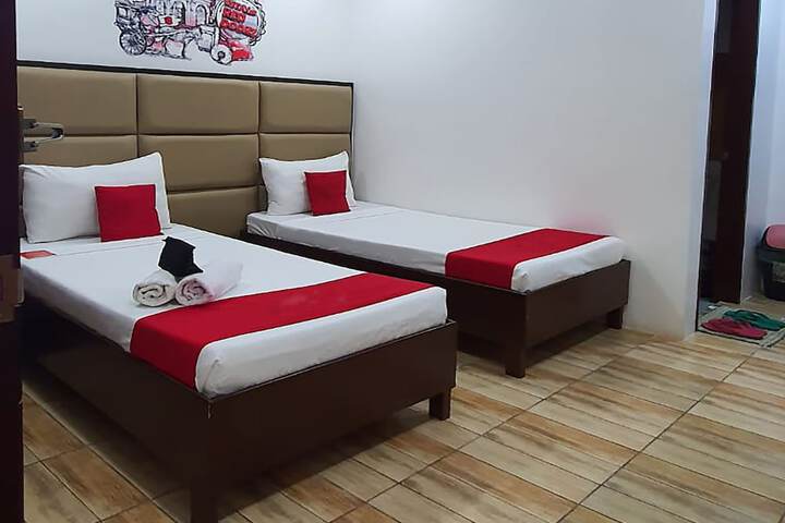 Room 8 of 19