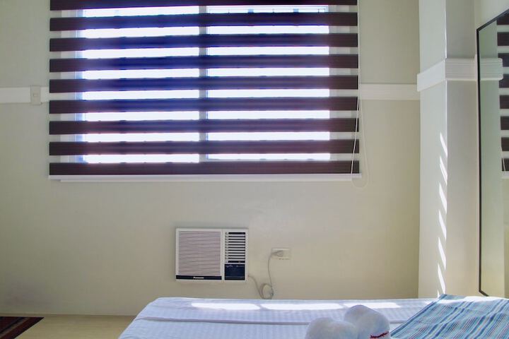 Room 12 of 18