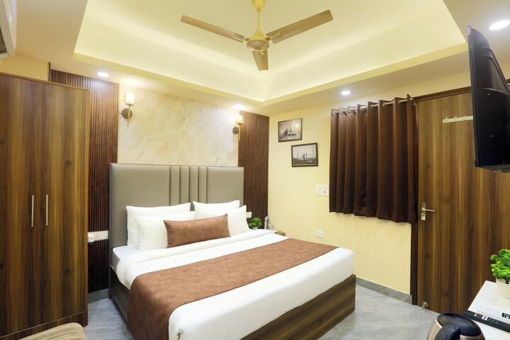 Room 4 of 17