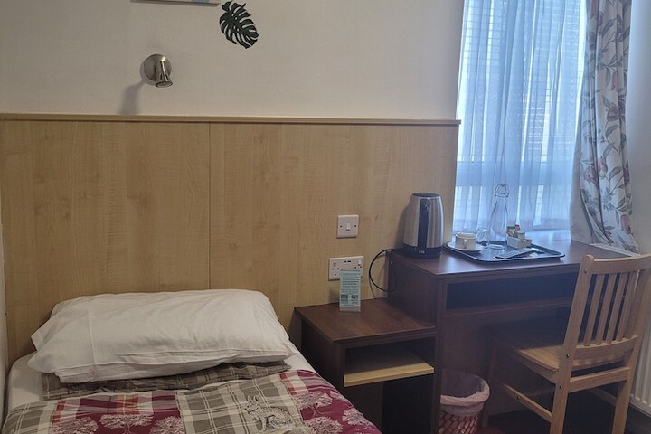 Room 16 of 104