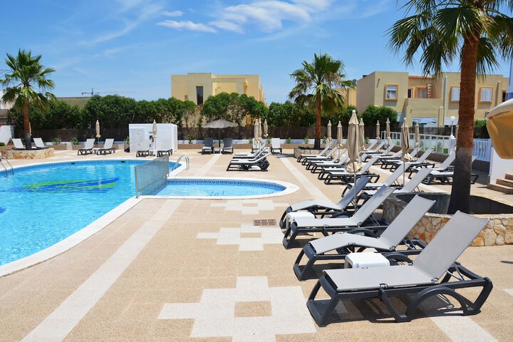 Pools & Facilities