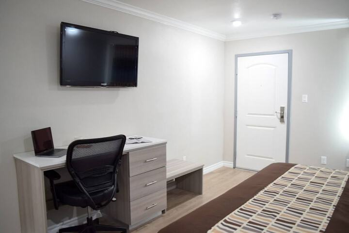 Comfort Room 1 King Bed (2 of 24)