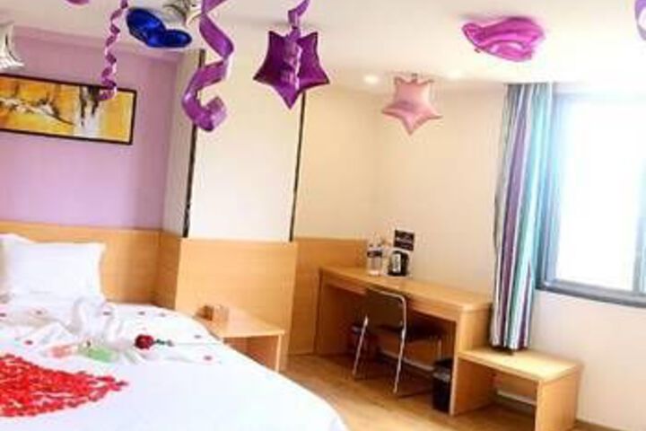 Room 8 of 10