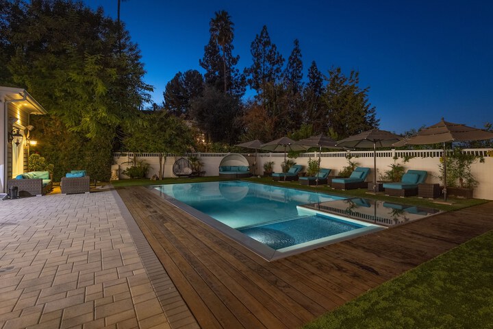 Pool 40 of 74