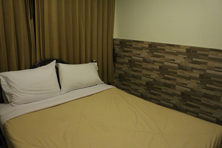 Room 8 of 115
