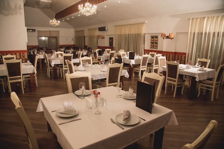 Dining 42 of 62