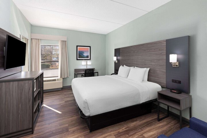 1 King Bed (7 of 15)