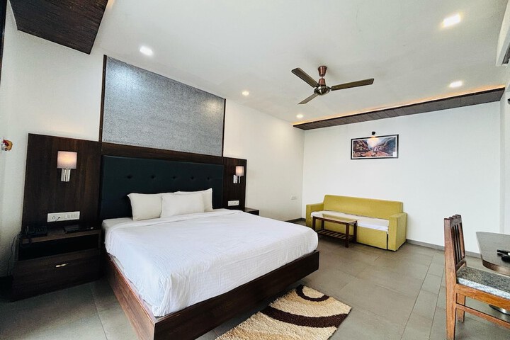Room 8 of 23
