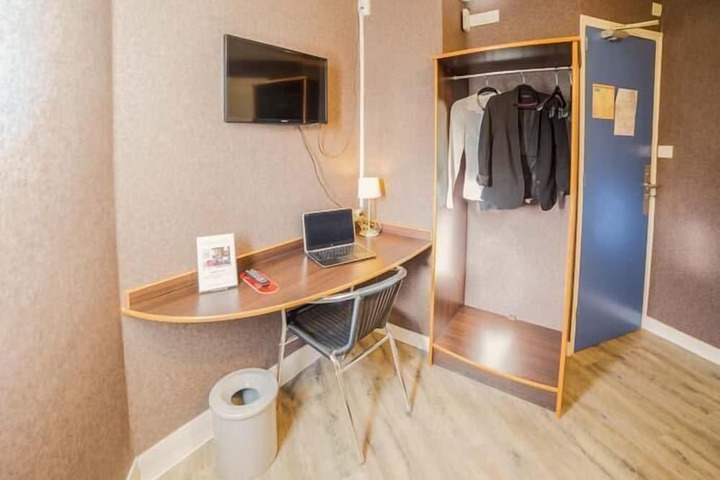 Room 5 of 29