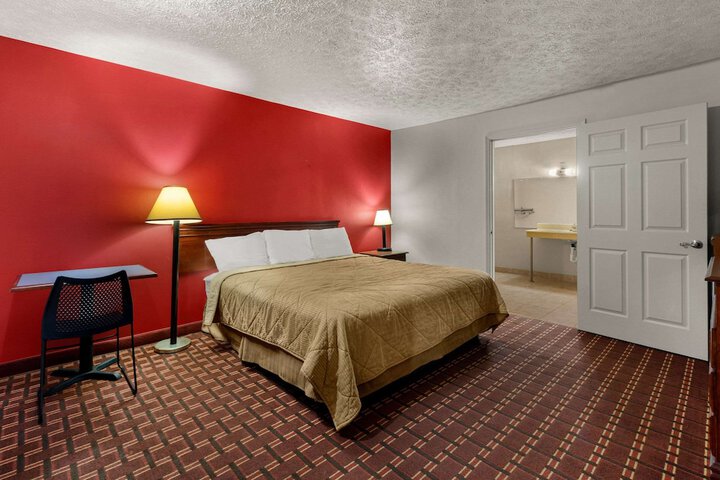 1 King Bed (5 of 17)