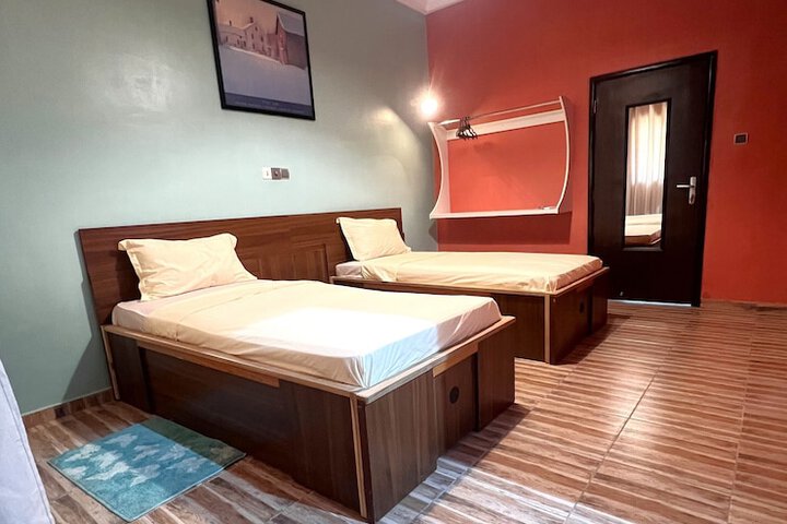 Room 30 of 137