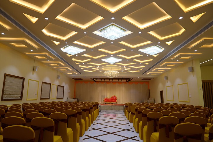 Ballroom/Hall 25 of 27