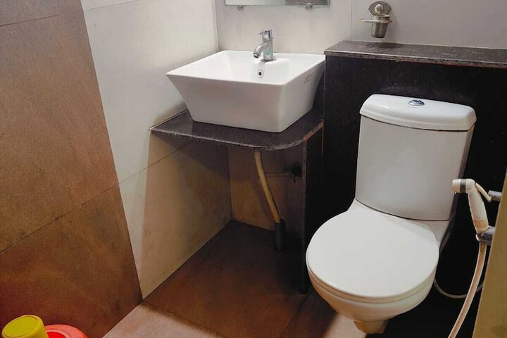 Room 9 of 26