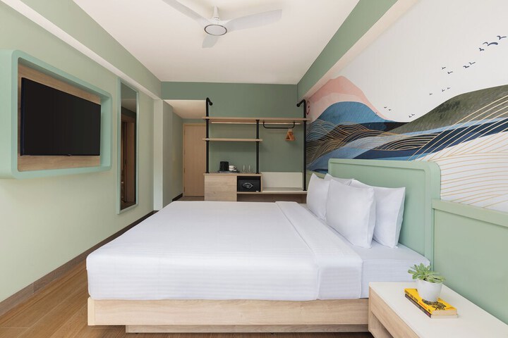 Room 11 of 25