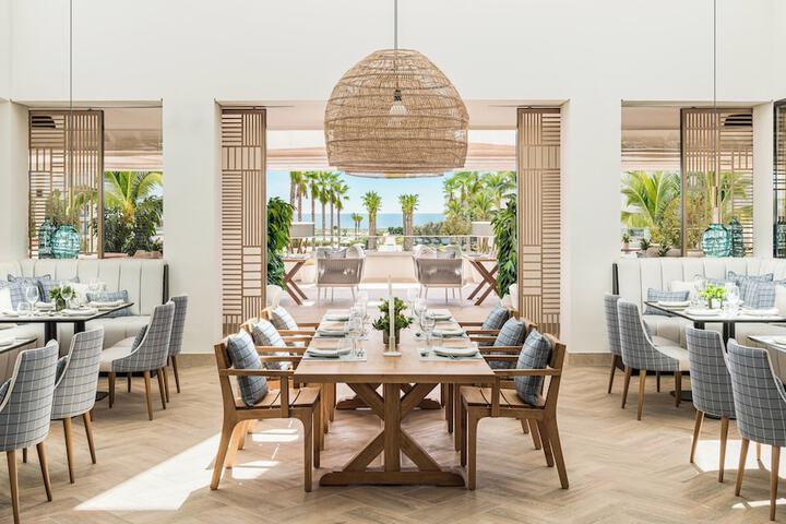 Dining 399 of 578
